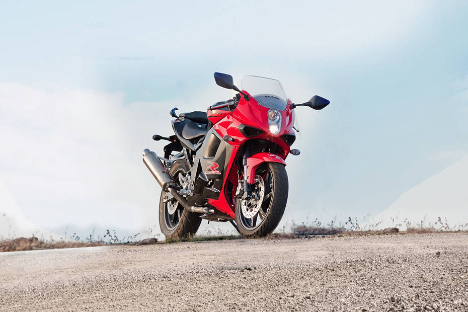 Hyosung GT250R Front Right View