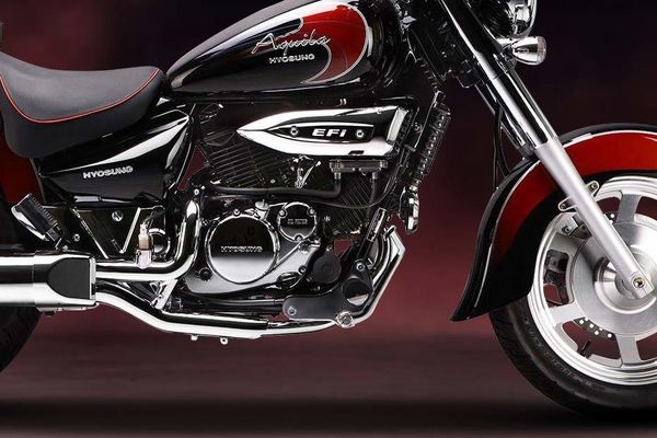 Hyosung Aquila 250 Engine (Right)