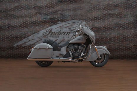https://cdn.bikedekho.com/processedimages/indian/chieftain-classic/640X309/v_chieftain-classic-std1530858714.jpg