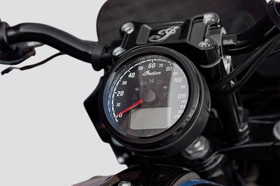 इंडियन स्काउट बॉबर Instrument Cluster