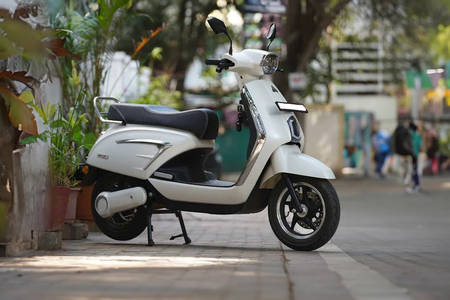 iVOOMi Jeet X Front Right View