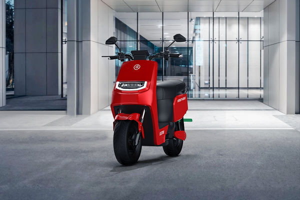 Kabira Mobility Intercity Aeolus Front Left Quarter View