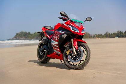Kabira KM3000 Mark 2 Front Right Quarter View Kabira KM3000 Mark 2 Front Right Quarter View