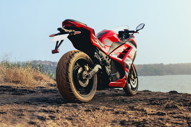 Kabira KM3000 Mark 2 Rear Right Three Quarter View