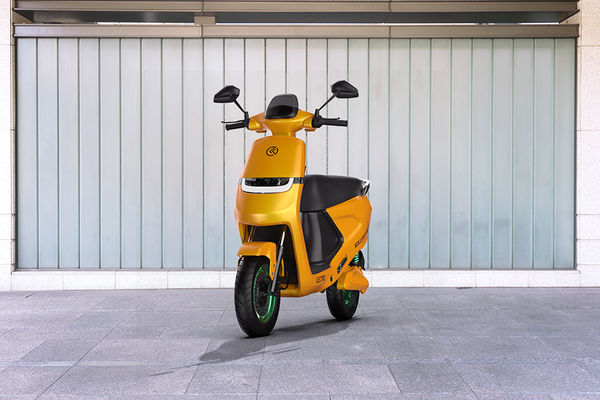 Kabira Mobility Kollegio Neo Front Left Quarter View Kabira Mobility Kollegio Neo Front Left Quarter View