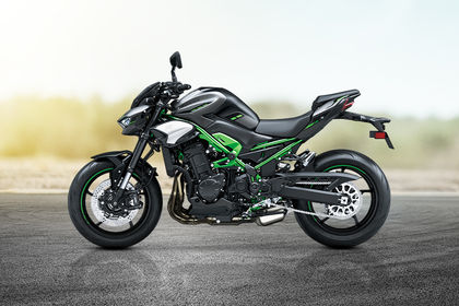 Kawasaki Z900 (2020-2025) Side Profile View (Left)
