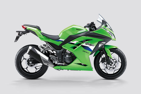 Kawasaki Z125 Front Right Quarter View Image - BikeDekho