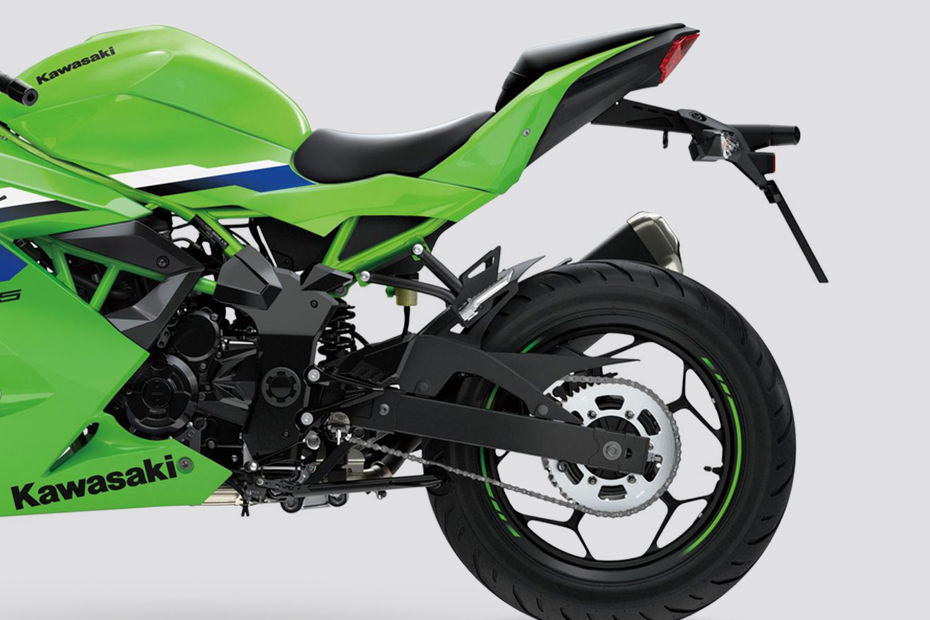Kawasaki Ninja 125 Rear Fairing Image - BikeDekho
