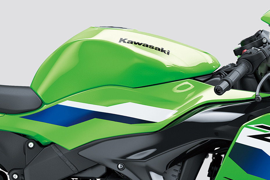 Kawasaki Ninja ZX-6R Fuel Tank (Right) Image - BikeDekho