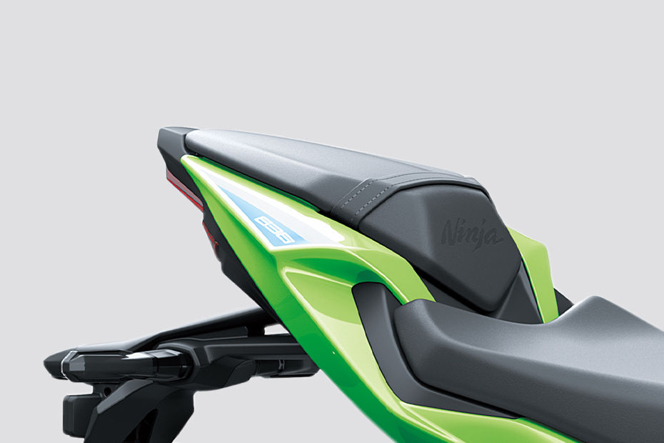 Kawasaki Ninja ZX-6R Pillion Seat Image - BikeDekho