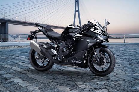 Kawasaki Ninja ZX4R STD