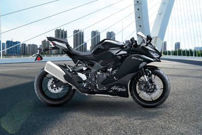 Kawasaki Ninja ZX-4R दाईं ओर का दृश्य