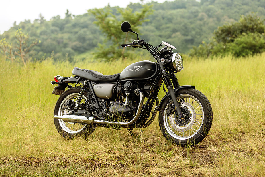 Kawasaki W800 Street Front Right Quarter View Image - BikeDekho