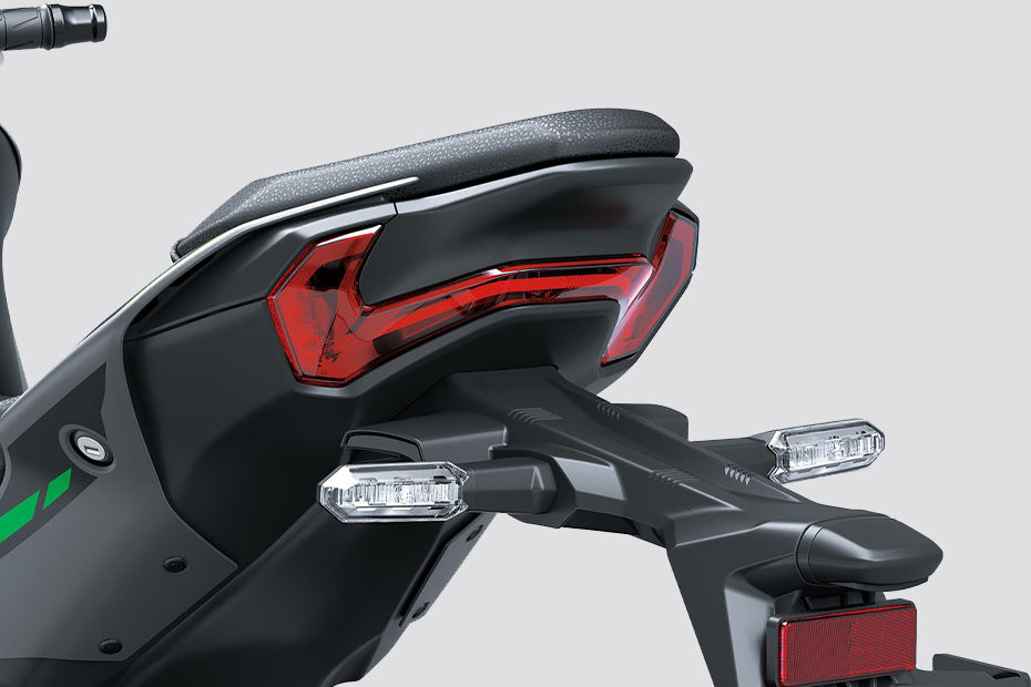 Kawasaki Z900 Tail Lamp Image - BikeDekho