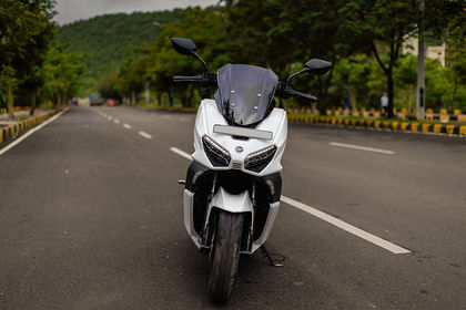Keeway Vieste 300 Front View