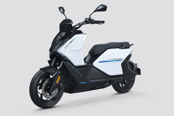 Keeway Hypevolt-R Front Left Quarter View Keeway Hypevolt-R Front Left Quarter View