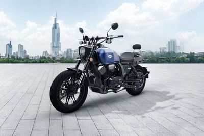 Keeway K-Light 250V Front Left Quarter View