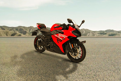 Keeway K300 R Front Right Quarter View