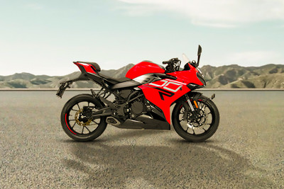 Keeway K300 R Side Profile View (Right)