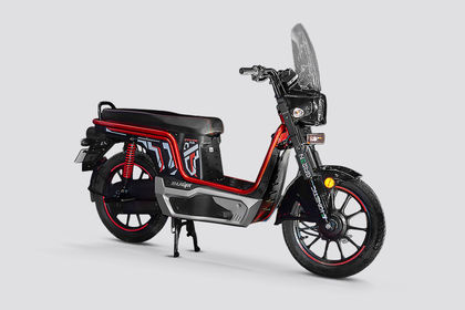 Kinetic Green E Luna Prime Front Right Quarter View