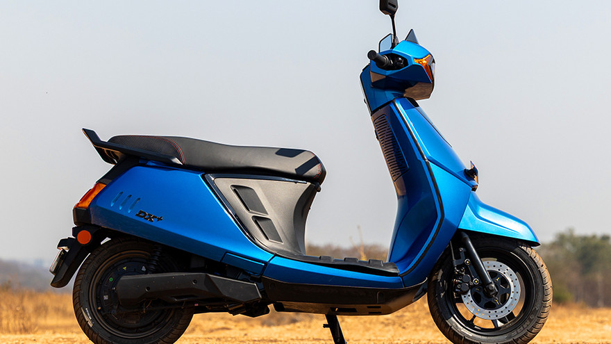 Kinetic DX EV Side Profile View (Right)