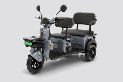 Komaki FAM 2.0 Front Left Quarter View