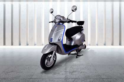 Komaki Venice Front Left Quarter View
