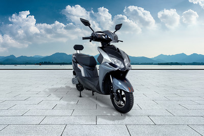 कोमाकी एक्स2 वोग Rear Left Three Quarter View