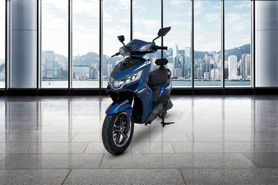 Komaki XGT X4 Front Left Quarter View Komaki XGT X4 Front Left Quarter View