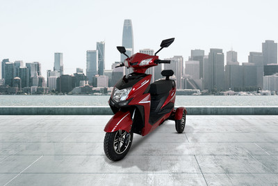 Komaki XGT X5 Front Left Quarter View