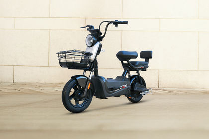 Komaki XR1 Front Left Quarter View