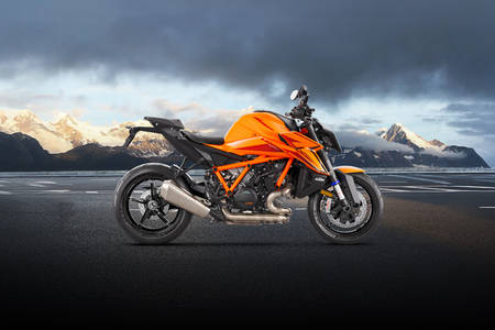 KTM 1390 Super Duke R Right Side View