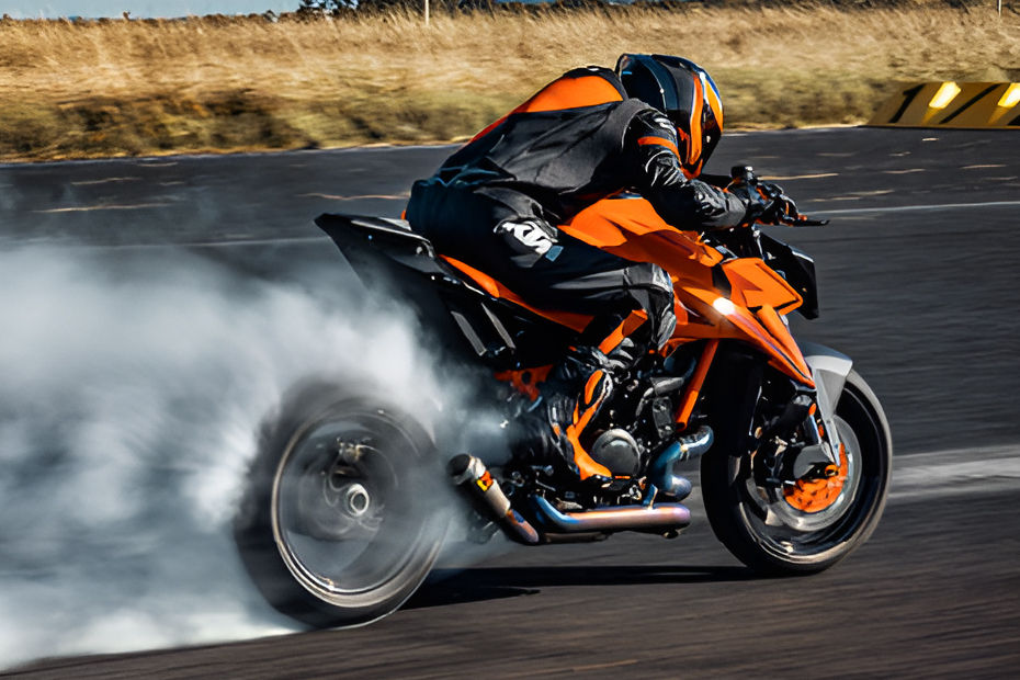 KTM 1390 Super Duke R image 8