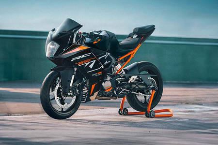 KTM RC 200 Front Left View