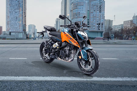 2024 KTM 125 Duke Rear Left View