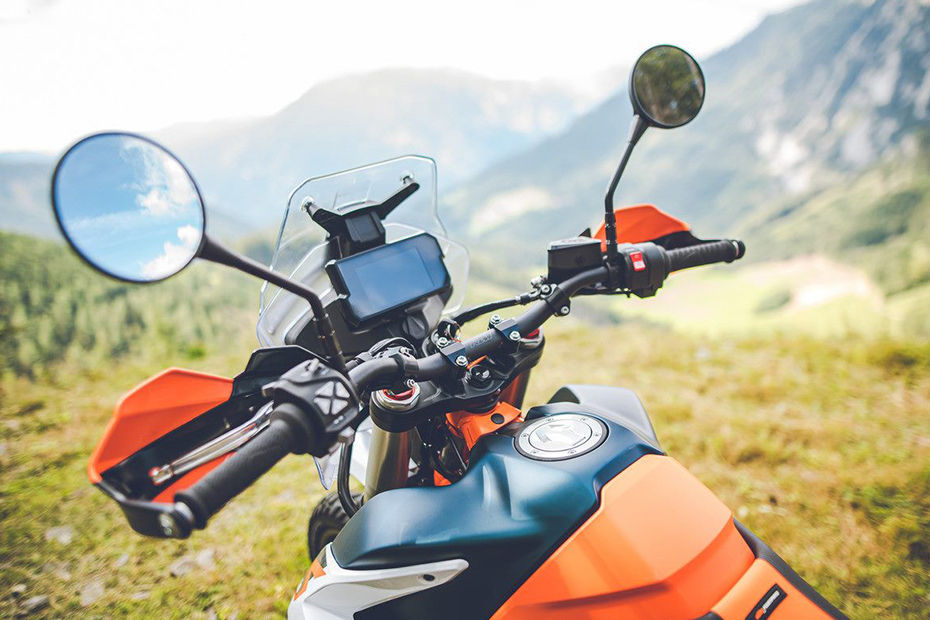 KTM 890 Adventure image 6