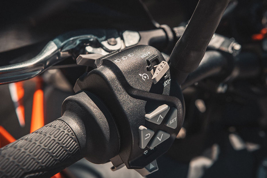 KTM 890 Adventure image 11