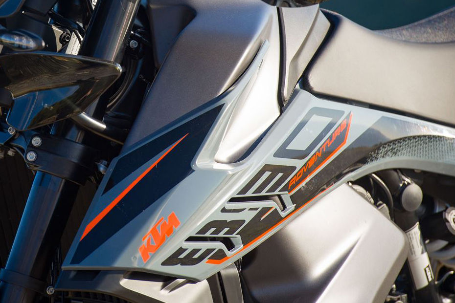 KTM 890 Adventure image 8