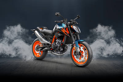 KTM 890 Duke फ्रंट राइट व्यू