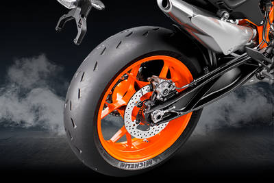 KTM 890 Duke पिछला टायर का दृश्य