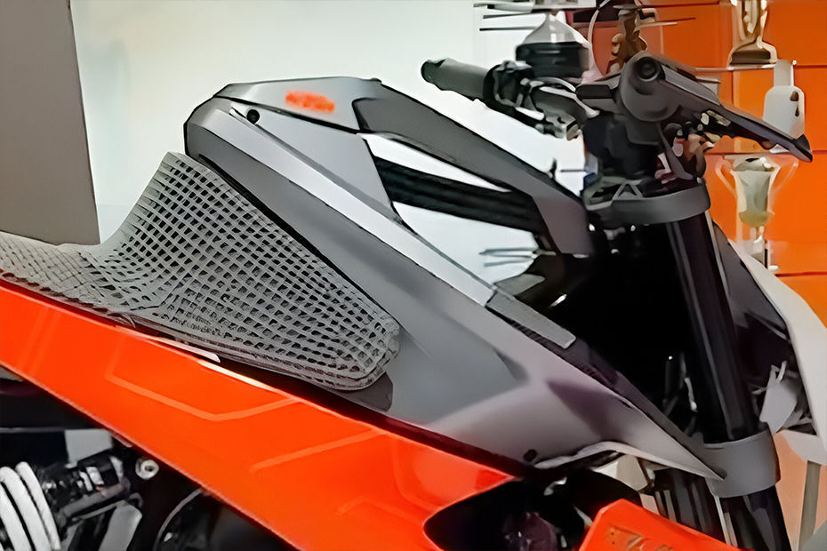 KTM E-Duke image 5