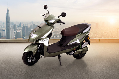 लेक्ट्रिक्स ईवी एलएक्सएस 2.0 सब्सक्रिप्शन Front Left Quarter View