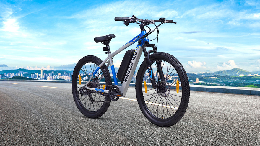 हीरो लेक्ट्रो एच7 Front Right Quarter View