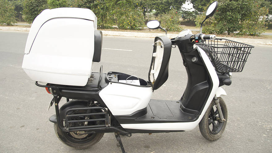 Li-ions Spock Electric Scooter Right Side View