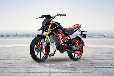 एलएमएल मूनशॉट Front Left Quarter View