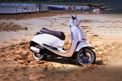 M2GO Civitas Front Right View