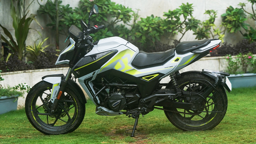 मैटर ऐरा Side Profile View (Left)