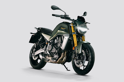 Moto Guzzi Trip 500 Front Right Quarter View Moto Guzzi Trip 500 Front Right Quarter View