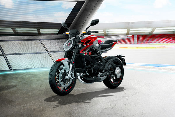MV Agusta Brutale 800 Front Left Quarter View MV Agusta Brutale 800 Front Left Quarter View