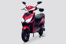 एक्सेलेरो प्लस Pearl White